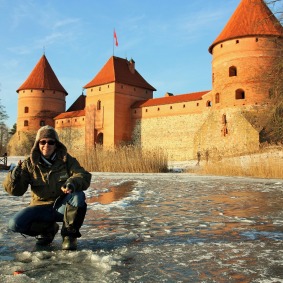 Ice-fishing-Trakai-3-de48e558ced2f2ea271db32cc541fc2a.jpg